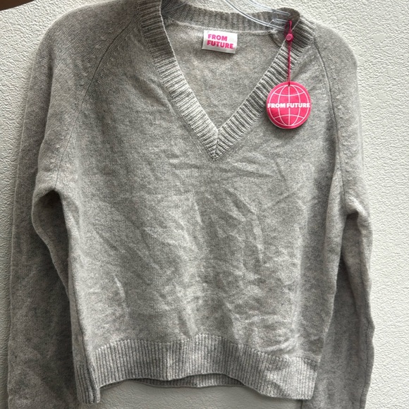 From future pull over sweater - Picture 1 of 1